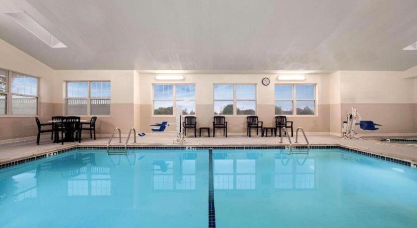 Country Inn & Suites By Radisson, Dundee, Mi Eksteriør billede